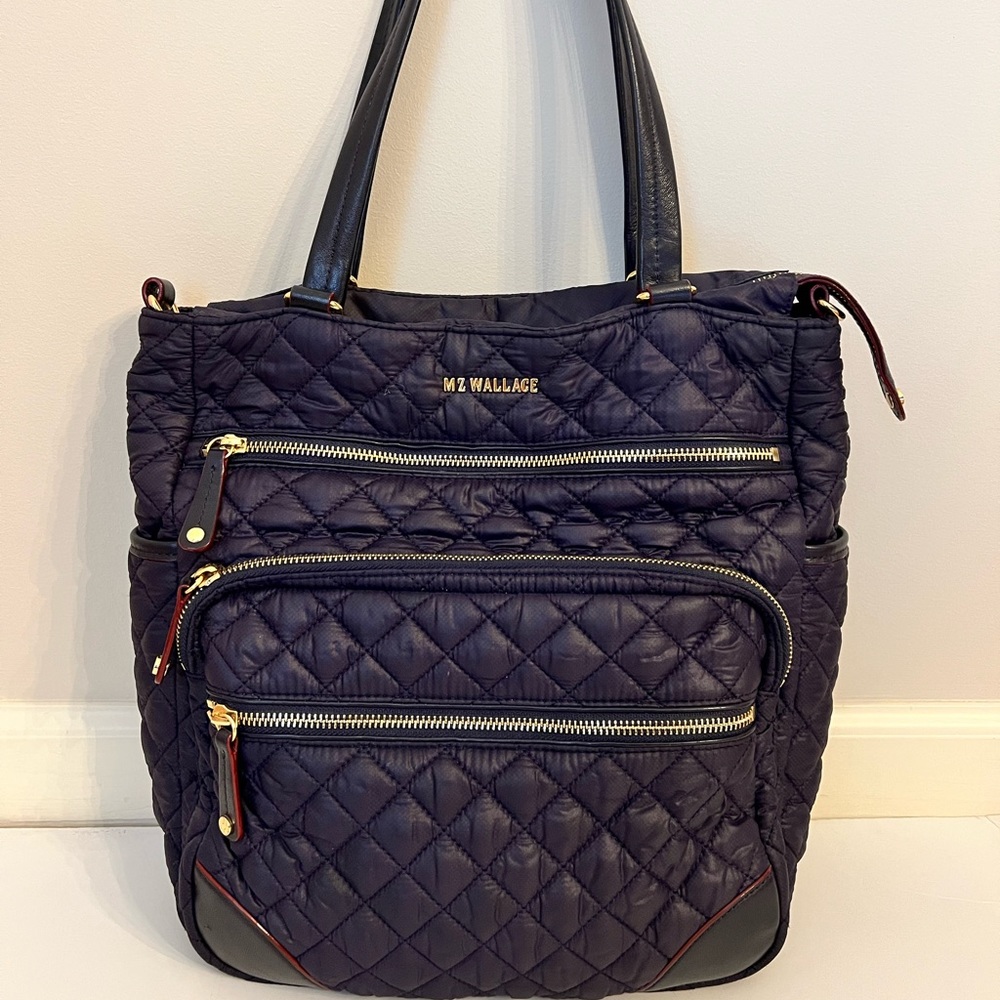 Designed for everyday. It’s spacious enough to hold everything.Plenty of pockets